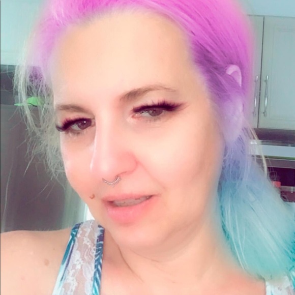 Meet your Posher, Christine 🇨🇦 💕 - Picture 7 of 17